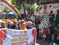 Meriahkan HUT RI ke-79, Pemdes Gayam Kidul bersama KKN UIN KHAS Jember Gelar Pawai Budaya