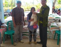 Pemerintah Desa Tumpeng Salurkan Bantuan Pangan kepada 566 KPM
