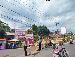 Babinsa 0822/09 Pam Pawai Budaya Memeriahkan HUT RI Ke-79 di Desa Mengok