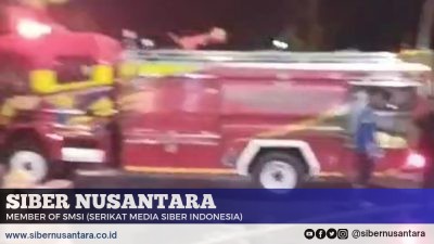 Gercep! Damkar Bersihkan Pecahan Kaca di Depan Kantor Pos, Perempatan Alun-Alun Bondowoso