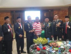 Momen HUT TNI ke 79, Petani Jember Berikan Surprise Kepada Dandim 0824 Saat Bersama Forkopimda.