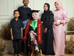 Lulus dan Wisuda Akbid Dharma Praja,  Diana Wulandari A.Md.Keb Dapat Apresiasi dari Nasim Khan DPR RI