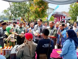 Pengembangan Beras Organik, Wamen Dikti RI Kunjungi Desa Lombok Kulon Bondowoso