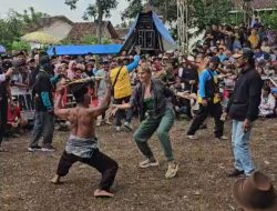 Turis Meriahkan Seni Budaya Ojung, Selamatan Desa Mangli Wetan