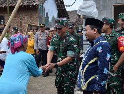 Kunjungi Lokasi TMMD Ke-123,  Mayjen TNI Candra Wijaya didampingi Wabup Bondowoso Mendapat Sambutan Hangat Masyarakat
