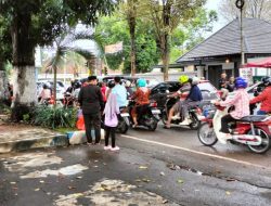 DPD PPDI Bondowoso Bagikan Ratusan Takjil untuk Warga di Bulan Ramadhan