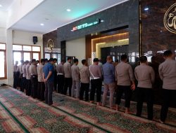 Polri Berduka, Polres Bondowoso Melaksanakan Sholat Gaib untuk Anggota yang Gugur di Way Kanan Lampung