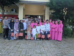 Polsek Botolinggo Bersama Ibu Bhayangkari Santuni Anak Yatim dan Bagi-bagi Takjil