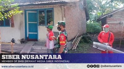 Antisipasi Chikungunya,  Babinsa Dawuhan Kawal Fogging di Desa Binaannya