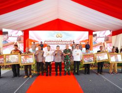 Kapolri Hadiri Ground Breaking Asrama Polresta Samarinda, Serta Berikan Bantuan Sumur Bor -Sembako ke Warga