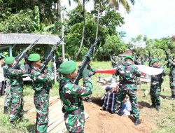 Salvo Kehormatan,  Kodim 0822 Lepas Alm. Peltu (Purn) Lukman dengan Upacara Militer