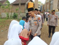Perkuat Silaturahmi dengan Tokoh Agama, Kapolres Bondowoso Hadir di PP Iqomaturrisalah, Berikan Tali Asih dan Pesan Kamtibmas