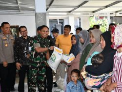 Kodim 0822 Kawal Penyaluran Bapang, Ratusan Warga Tersenyum Lega