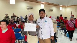 Tim NKI Jemput Hartatik PMI Asal Bondowoso di Bandara Juanda.