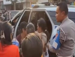 Tindakan Humanis Polantas Pengawal Gubernur Jatim Tolong Ibu Akan Melahirkan di Jalan