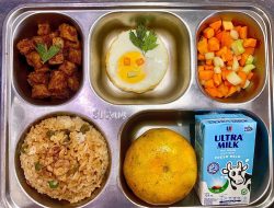 SPPG Gunung Anyar Sajikan Nasi Goreng dan Telur Ceplok. Farin : Menu Khusus Ultah Presiden Prabowo