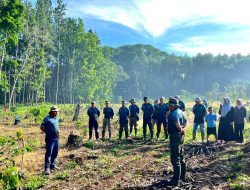 Tanam Hari ini Untuk Masa Depan, Perhutani KPH Bondowoso Ajak Siswa SMAN 2 Situbondo Cintai Lingkungan