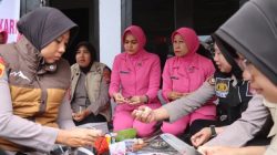 Respon Cepat Erupsi Gunung Semeru, Brimob Polda Jatim Dirikan Dapur Lapangan untuk Warga