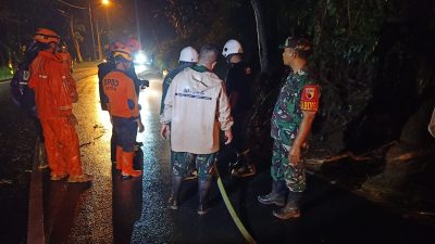 Longsor di Wringin Bondowoso,  Babinsa Buka Akses Warga