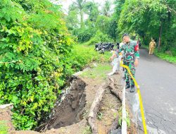 Babinsa Turun Ke Lokasi, Jembatan Penghubung di Gayam Lor Ambruk