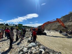 Hadir Untuk Rakyat, Polri -TNI Terus Lakukan Penanganan Banjir Donggala