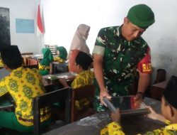 Babinsa Tapen Kawal Penyaluran MBG ke MI Darun Najah
