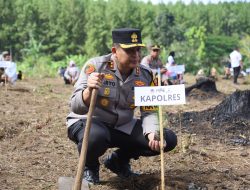 Kapolres Bondowoso Hadiri Gerakan Sedekah Oksigen dan Bakti Sosial HPN 2026, Tanam 2.000 Pohon.