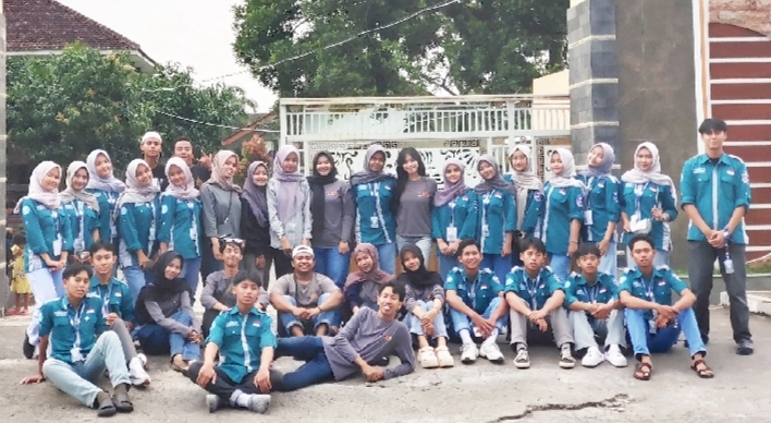 Bulan Penuh Berkah, Ardhana Bakti dan OSIS SMAN 1 Tenggarang Bagikan 200 Takjil dan 30 Paket Sembako