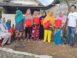 Tim NKI Bagikan Puluhan Paket Sembako di Desa Tapen, Kades Sampaikan Terima Kasih