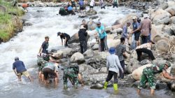Dandim 0822 Pimpin Karya Bakti, Pembangunan Jembatan Perintis Garuda Kian Nyata
