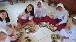 Usai Libur Lebaran, Siswa SDN 1 Tapen Kembali Nikmati Program MBG dari SPPG Tapen