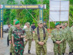 Kolonel Inf Rinto Wijaya Dampingi Pangdam Pattimura Tinjau Kesiapan Prajurit Yonif TP 866/BG