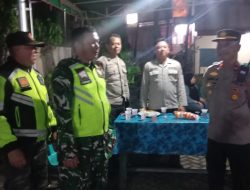 Soliditas TNI-Polri Jaga Paskah, Babinsa Hadir Beri Rasa Aman Jemaat di Bondowoso