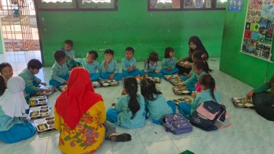 Murid RA Al ALHYAR Nikmati Menu MBG Ala Santri, 24 Paket Dikirim dari SPPG Gunung Anyar