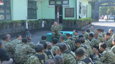 Jam Komandan, Dandim 0822 Letkol Prawito Tekankan Disiplin, Soliditas, dan Profesionalisme Prajurit serta PNS