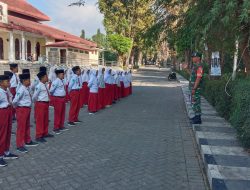 Semangat HUT RI ke-81, Babinsa Cetak Generasi Disiplin Lewat Latihan Gerak Jalan di Ponpes Al Islah
