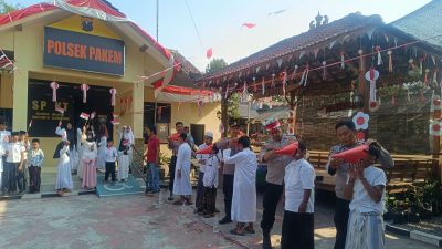 Polsek Pakem Bagikan Bendera Merah Putih, Kobarkan Semangat Nasionalisme Jelang HUT RI ke-81