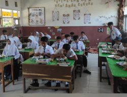 Jam Istirahat Tiba, Saatnya Menikmati MBG, Murid SMPN 1 Tapen Senang