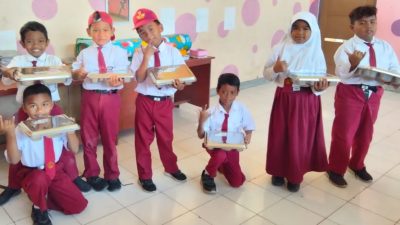 Murid SDN Taal 2 Nikmati MBG dari SPPG Tapen