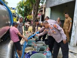 Polres Nganjuk Bantu Air Bersih di Ngetos