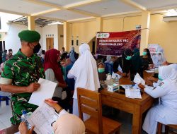 Deteksi TBC Sejak Dini, Babinsa Mangli Dampingi Rongen Gratis