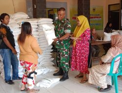 Babinsa Tenggarang Sukseskan Penyaluran Bantuan Pangan