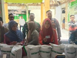 1.055 Warga Gayam Kidul Terima Bantuan Beras, Babinsa Kawal Penyaluran Agar Tepat Sasaran