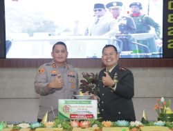 HUT TNI ke 81, Kapolres Bondowoso Boyong Tumpeng dan Kue ke Sejumlah Markas TNI