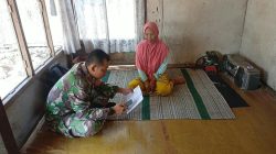 Babinsa Kodim 0822 Bantu Warga Mendapatkan Akses Perlindungan Sosial