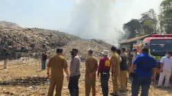 Kebakaran TPA Paguan Padam, Petugas Gabungan Bondowoso Berjibaku Kendalikan Titik Api