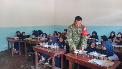 Dari Sekolah hingga Posyandu, Babinsa Kodim Bondowoso Kawal Program Makan Bergizi Gratis